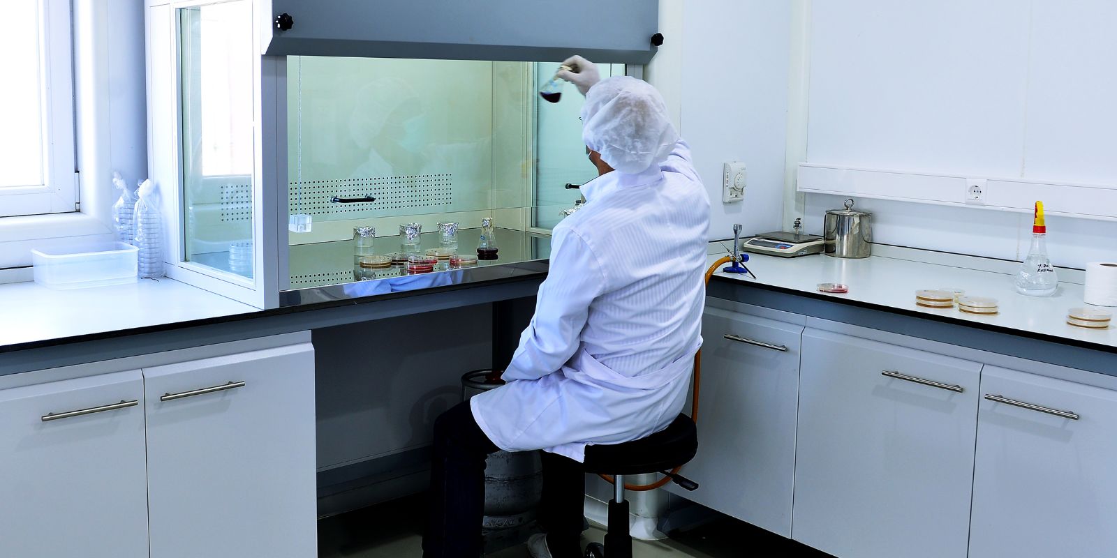 Laboratory Safety With Proper Fume Hood Usage